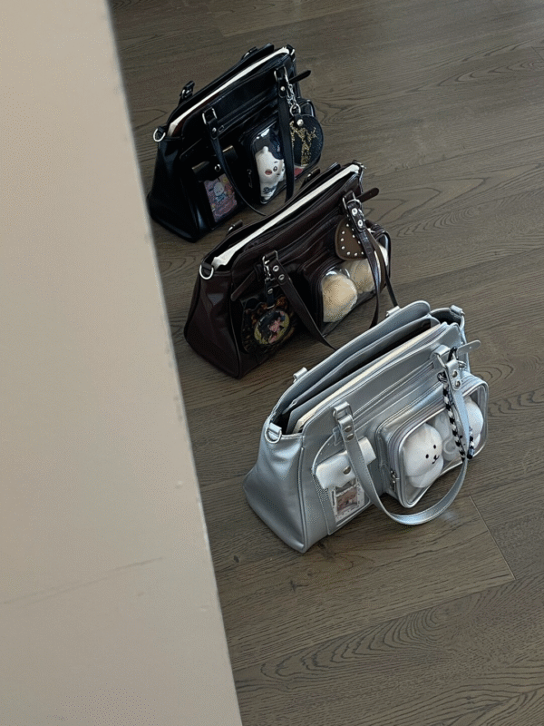 2025 Edgy Motorcycle Ita Bag | 10cm Doll Carrier (w/ Hidden Card Slots) | Badge Display & Built-in Stand